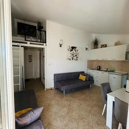 アパート Luka スリマ